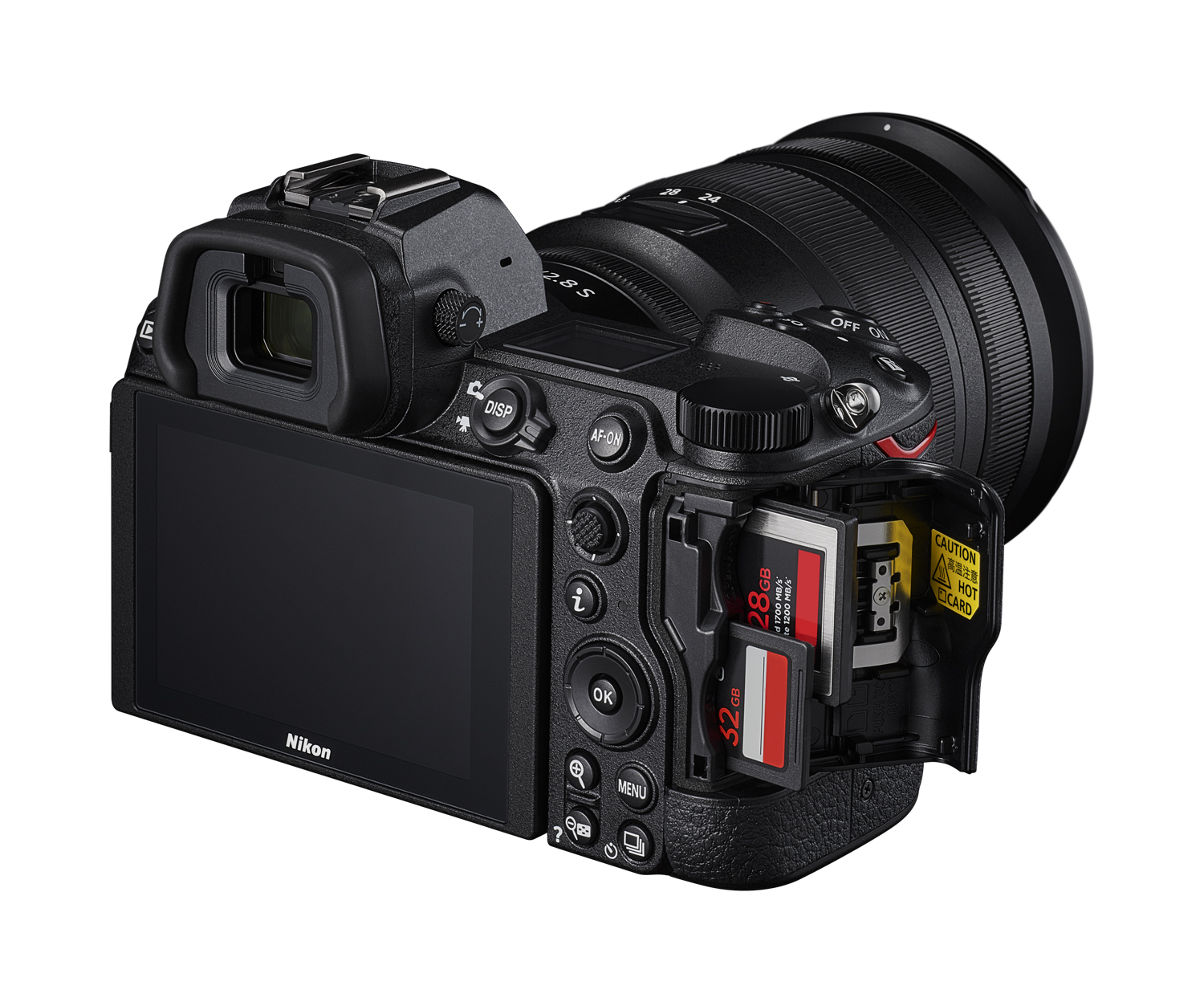 Nikon Z7II s částečně vysunutými paměťovými kartami.