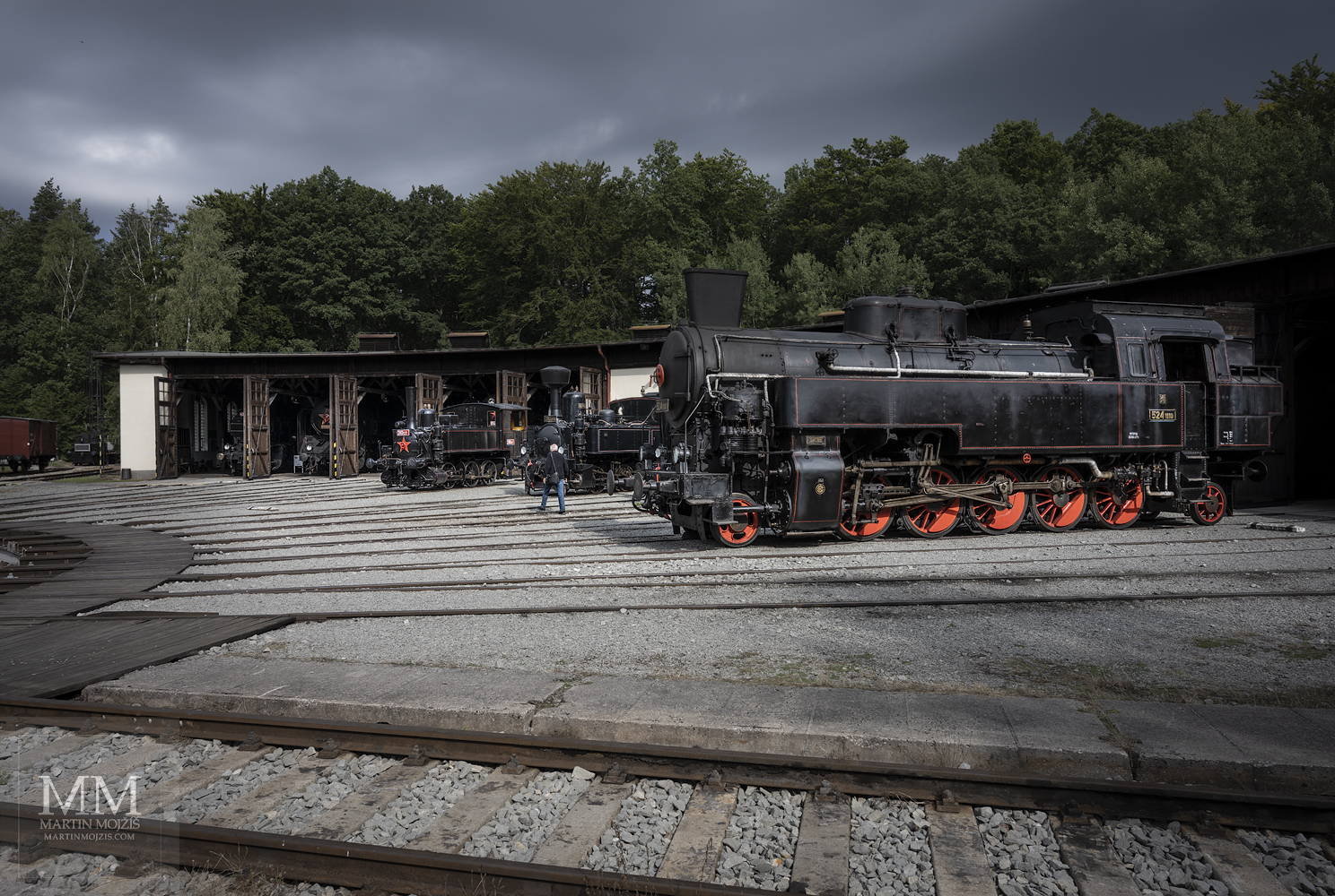 Steam locomotive 524.1110 in front of the roundhouse.