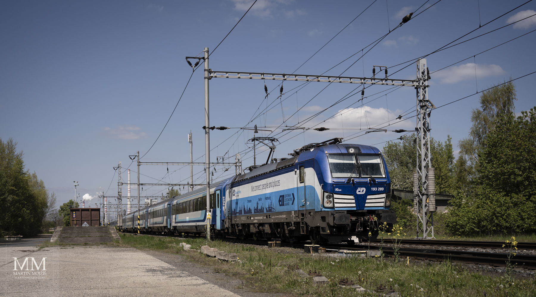 Locomotive 193 289 Flora at the head of the Vindobona international express.