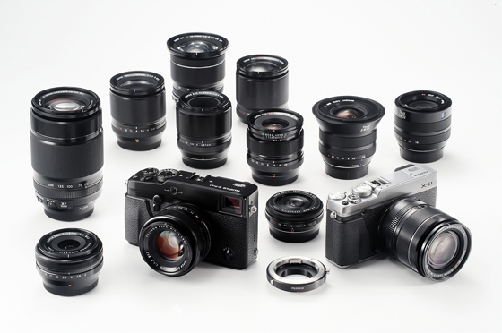 Fotoaparáty a objektivy Fujifilm.