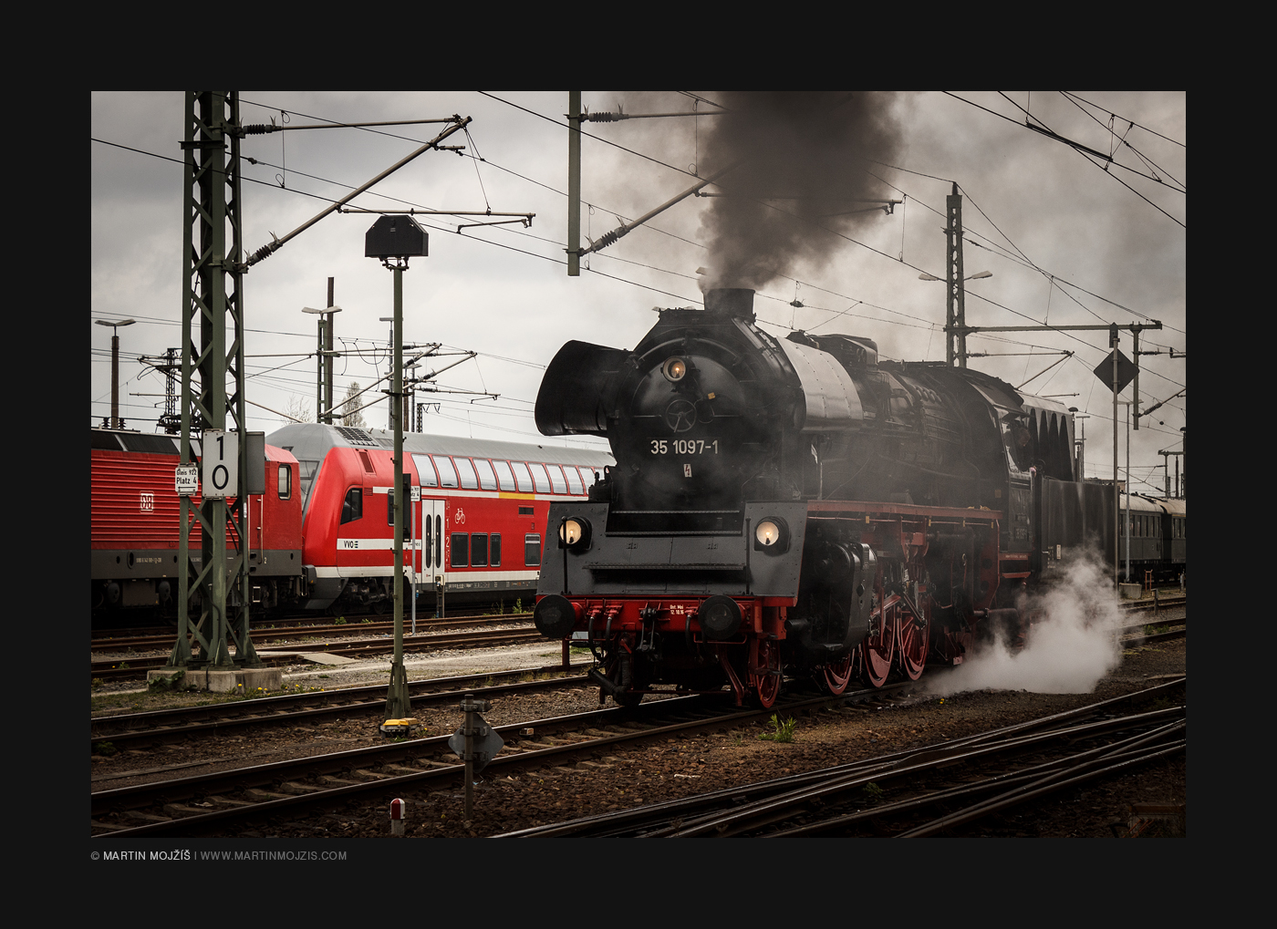 Parní lokomotiva na drážďanském hlavním nádraží.