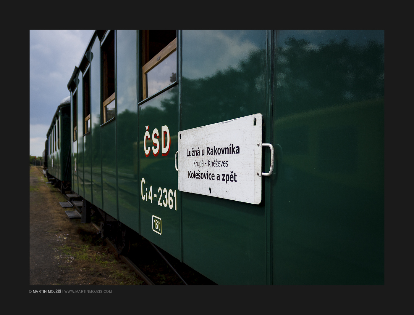 Pečlivě rekonstruované historické železniční vagony, zde Ci4-2361. Kolešovka 2017.
