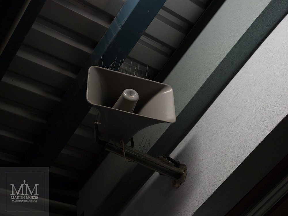A tannoy under a roof of a platform. Photograph created with the Olympus M. Zuiko digital ED 25 mm 1:1.2 Pro.