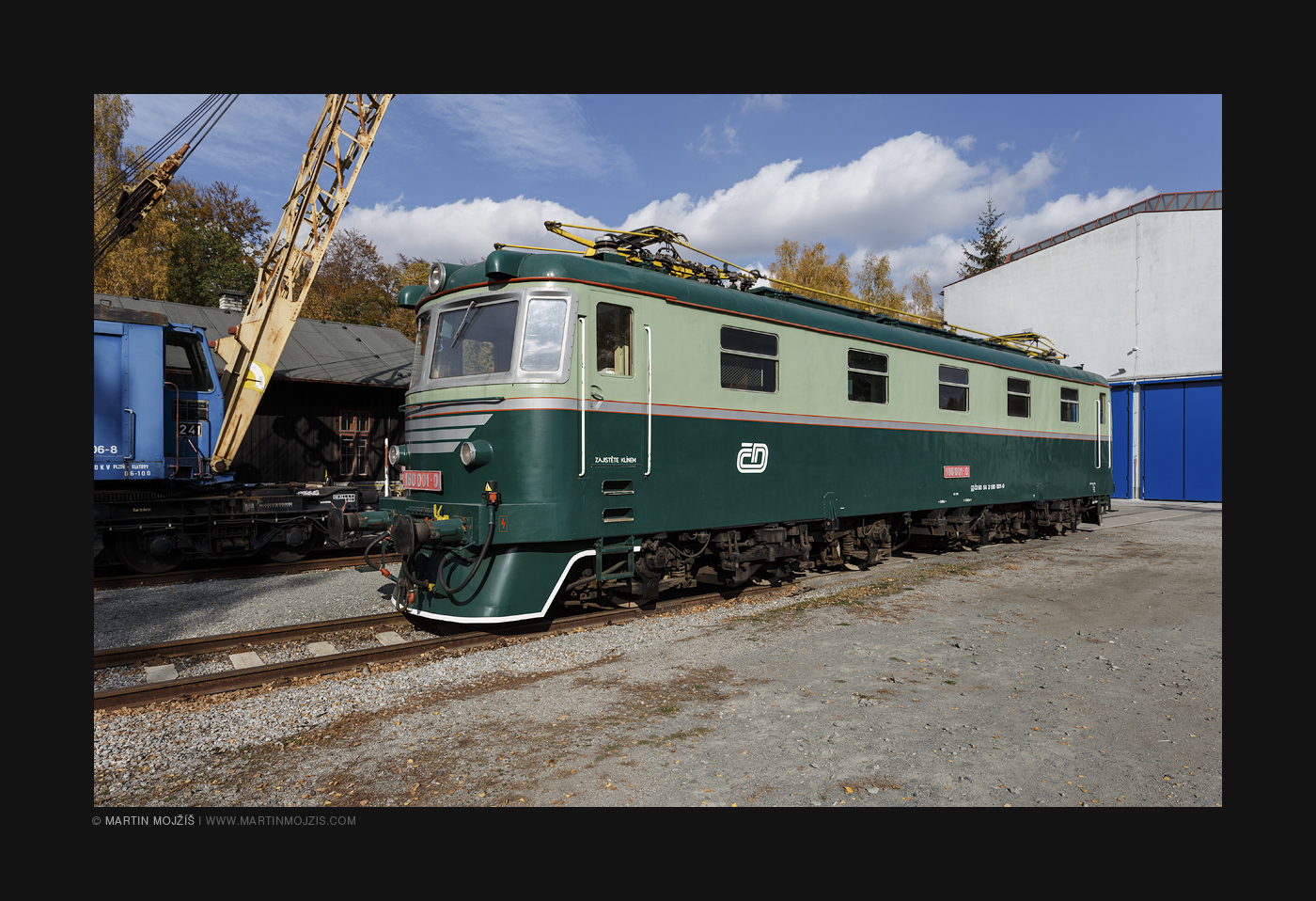 Elektrická lokomotiva E 669.001 (180.001-0), zvaná Šestikolák.
