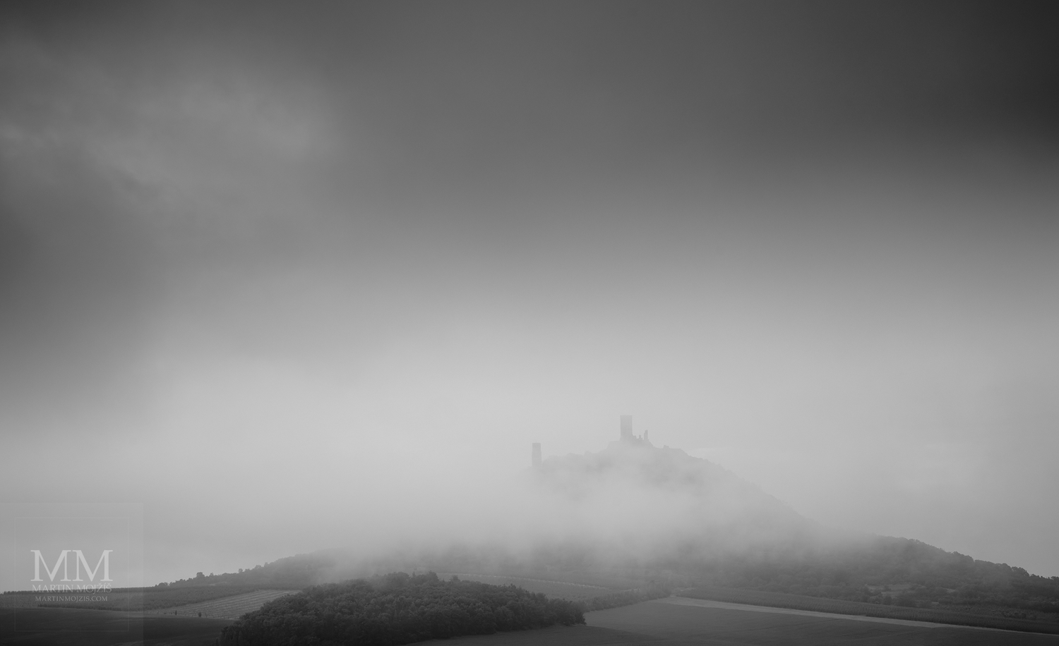 Umělecká velkoformátová fotografie V mlhách. Fotograf Martin Mojžíš.