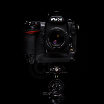 Nikon D3x na stativu Gitzo. Profesionální fotografování produktů.